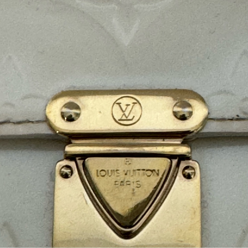 Louis Vuitton White Vernis Patent Leather Koala Wallet - Picture 4 of 9